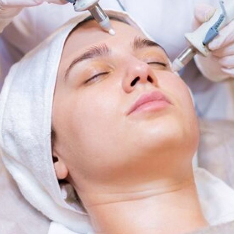tratamiento-facial-con-aparatologia-y-activos